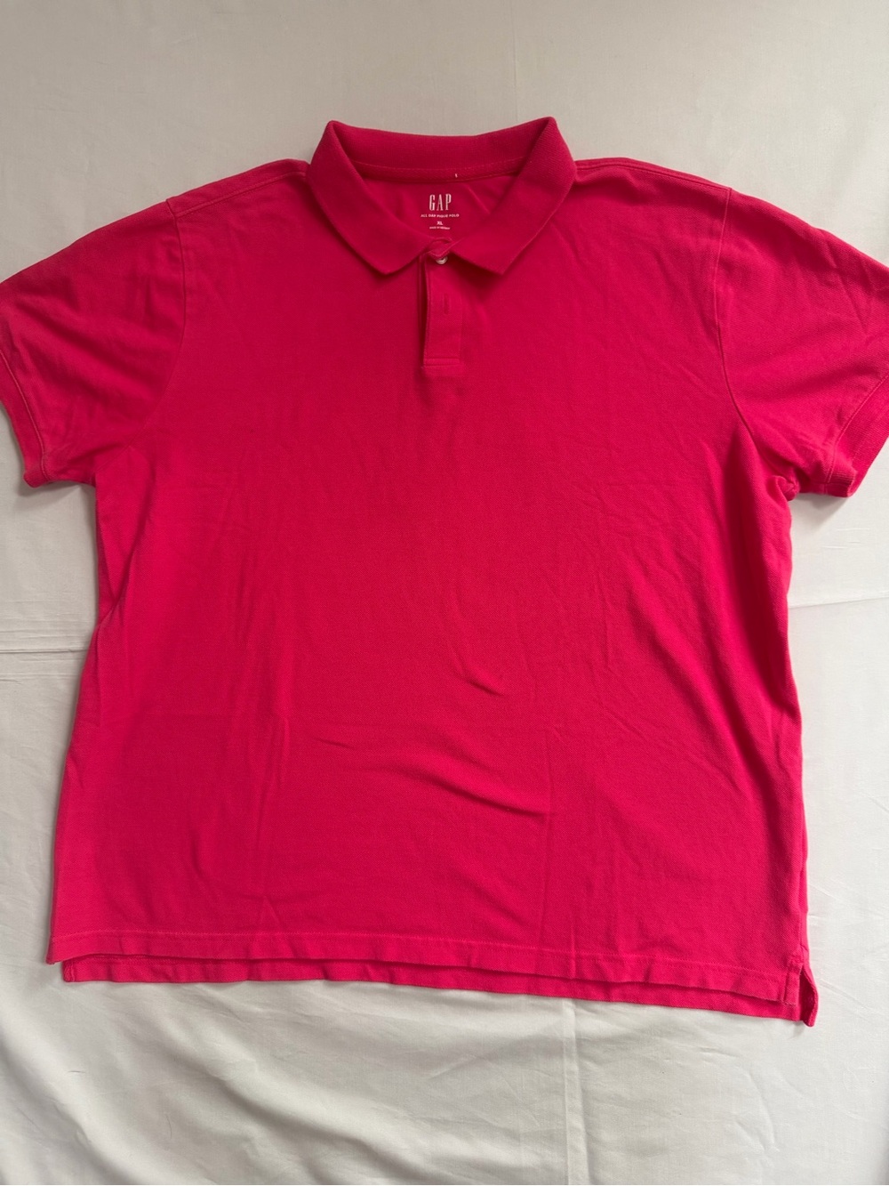 GAP Men's Polo in Vibrant Fuchsia size XL